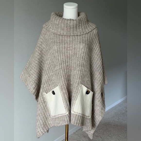 Moth Westwind Wool Alpaca Oatmeal Knit Poncho Sweaters with Pockets - Picture 2 of 15